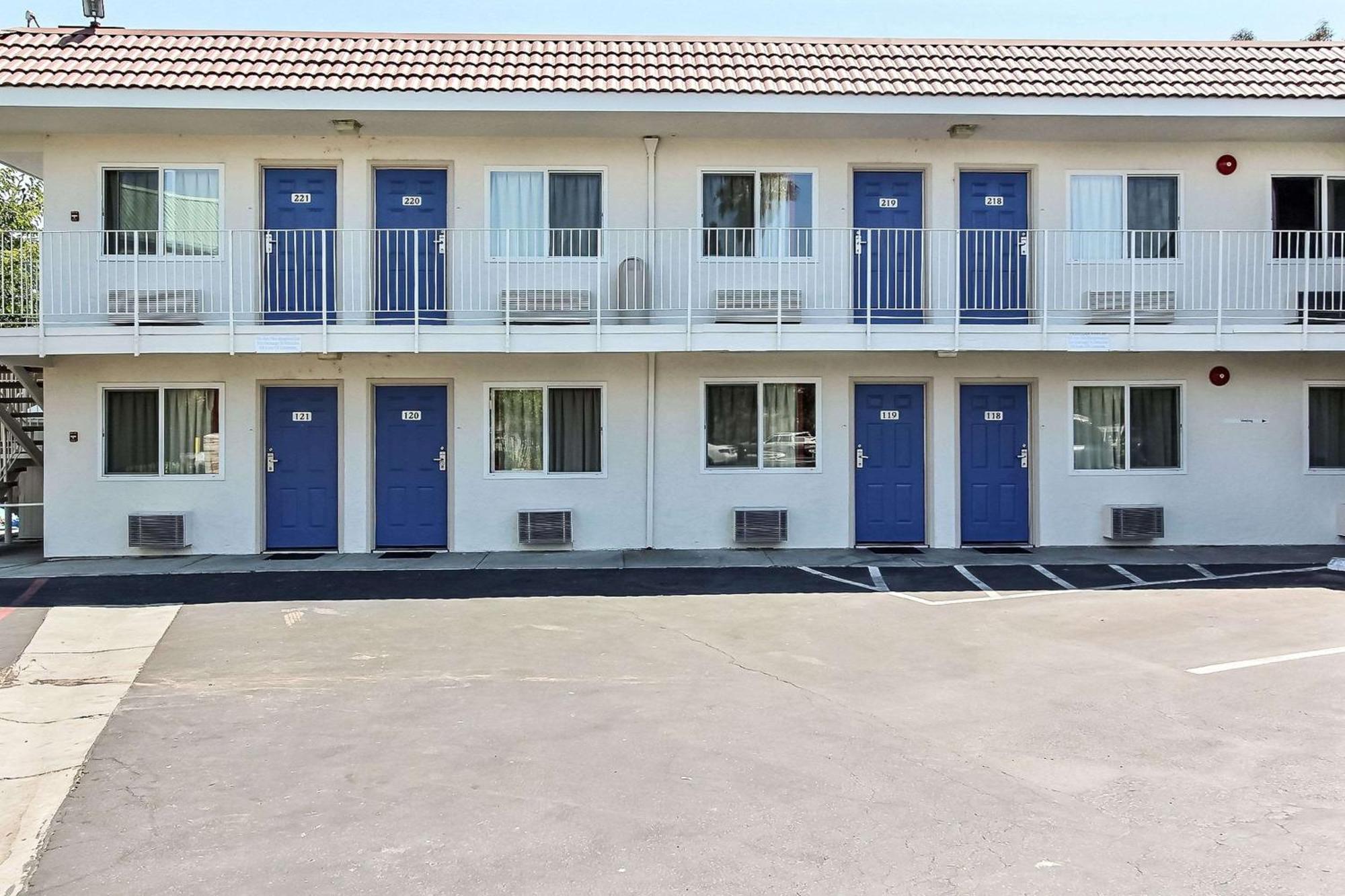4 Solid 3-Star Hotels Close to Municipal Rose Garden