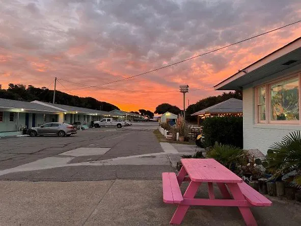 Staying in Pamlico Sound: 5 Budget Hotels Compared